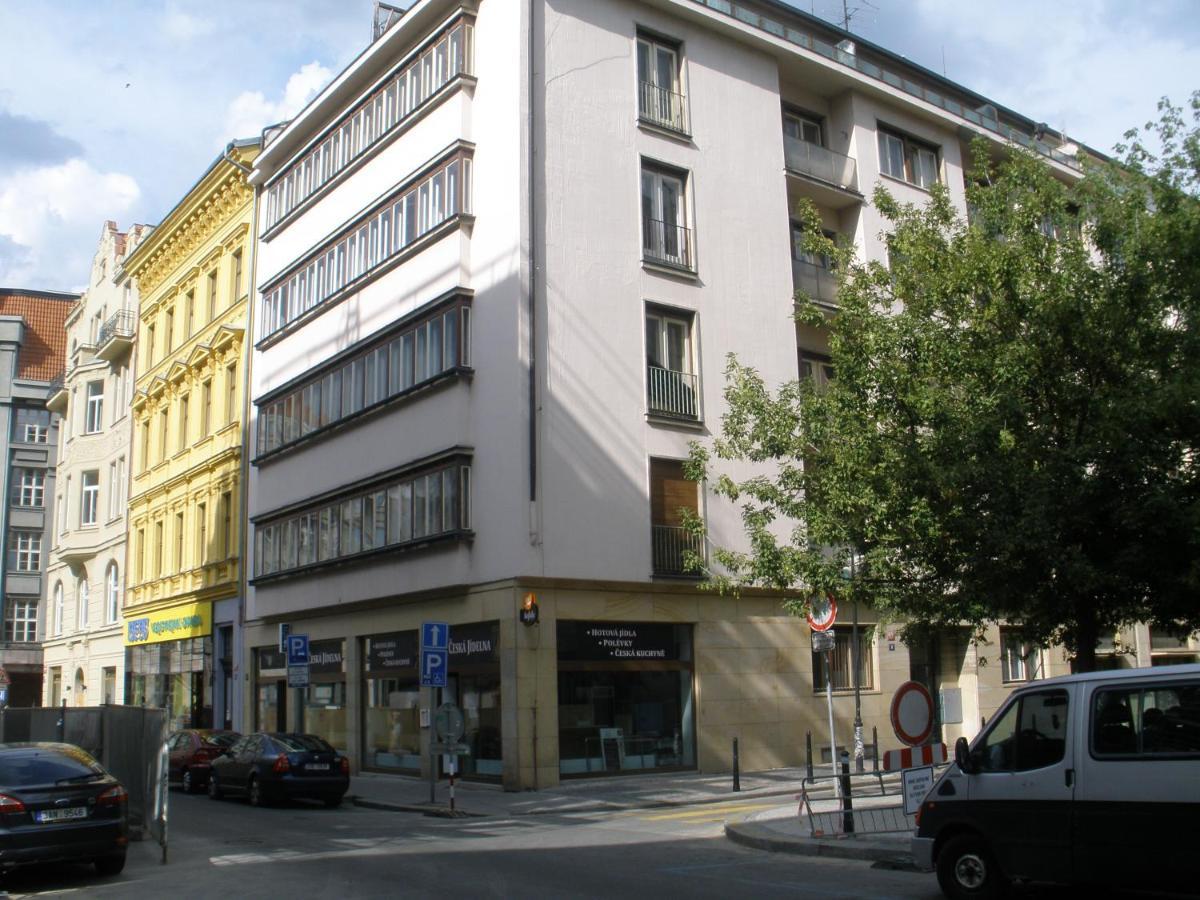 Apartments Tronicek Praha Bagian luar foto
