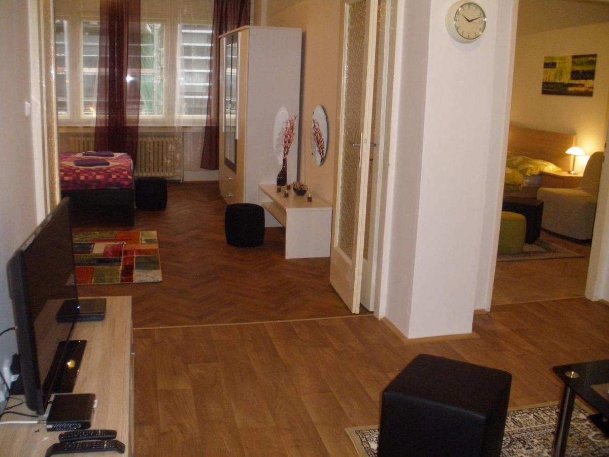 Apartments Tronicek Praha Bagian luar foto