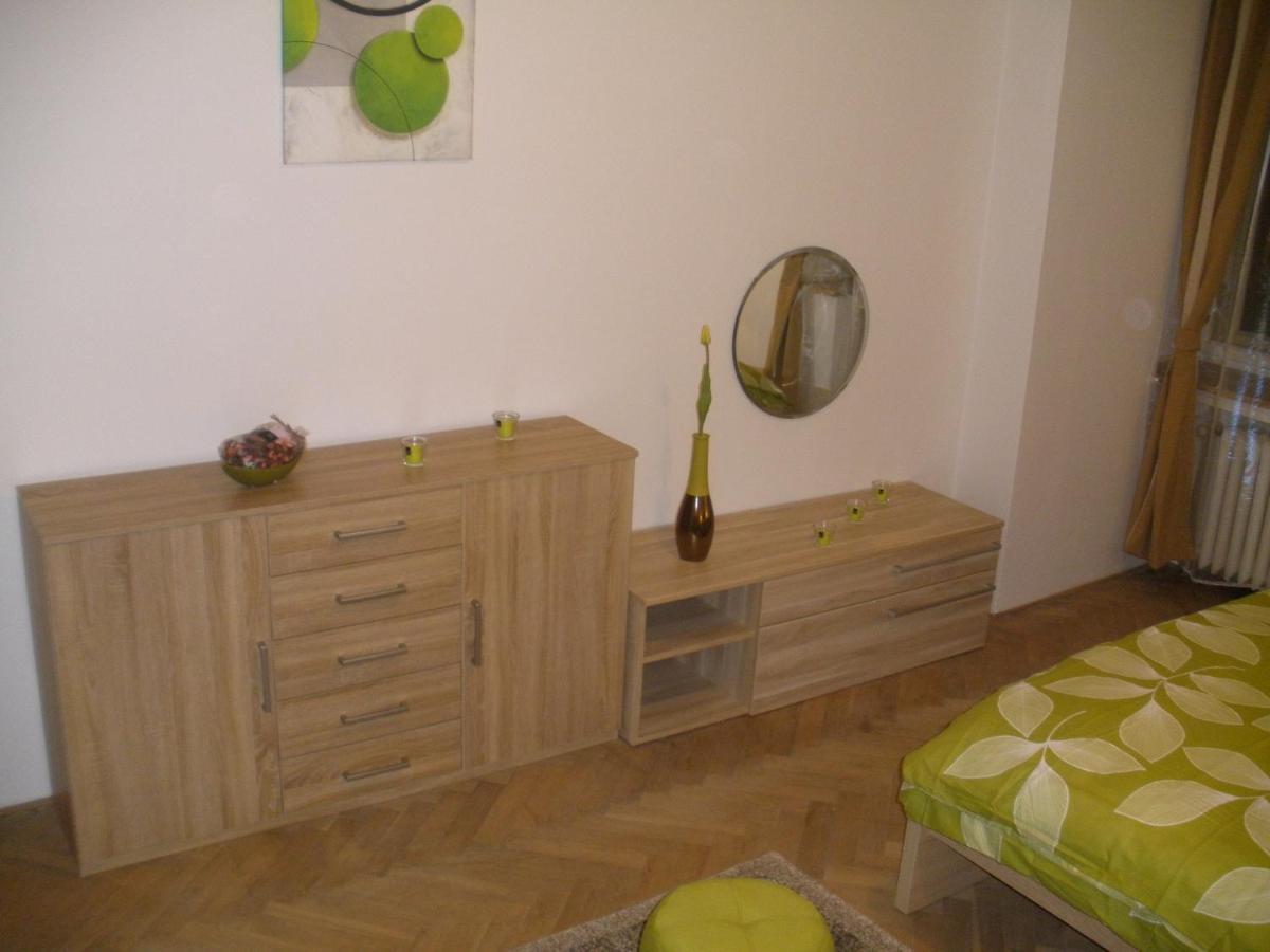 Apartments Tronicek Praha Bagian luar foto