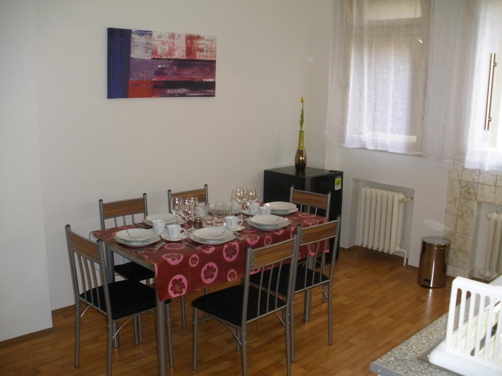 Apartments Tronicek Praha Bagian luar foto